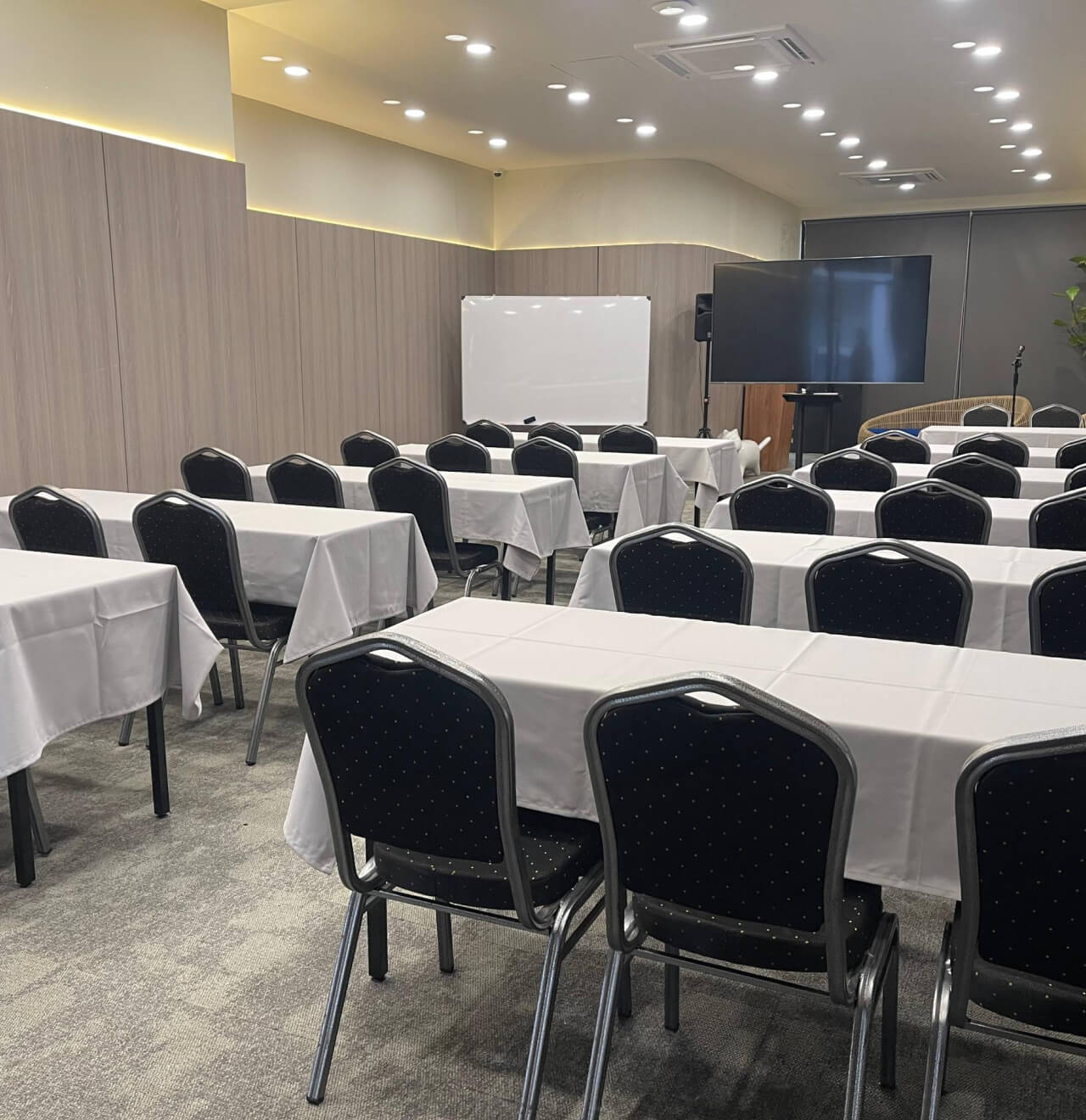 Roxy Aiman Meeting Rooms