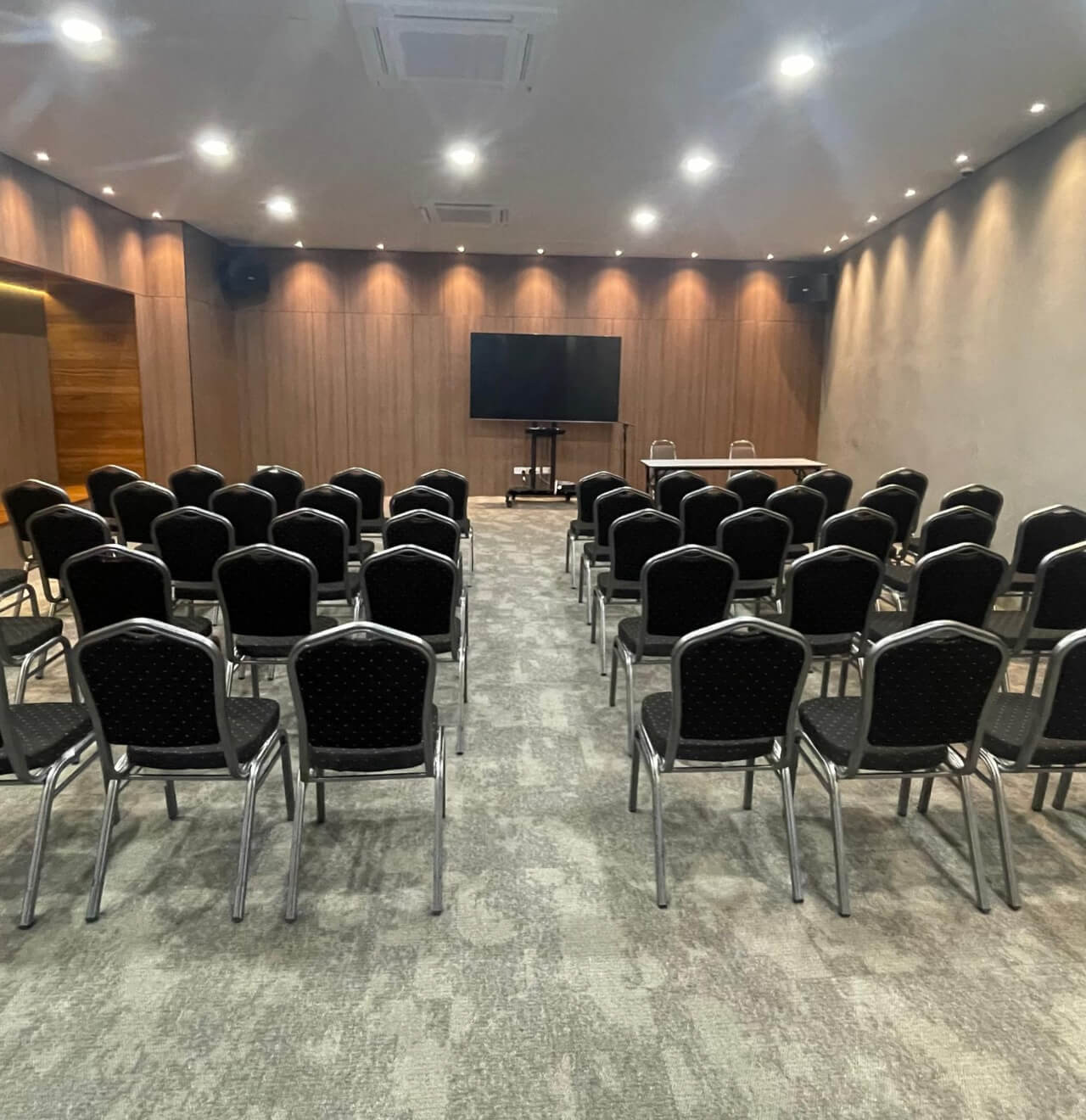 Roxy Aiman Meeting Rooms