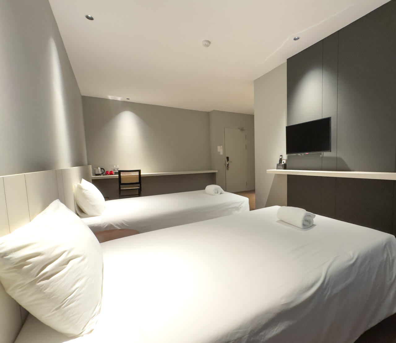 Deluxe Twin Room (With Window)