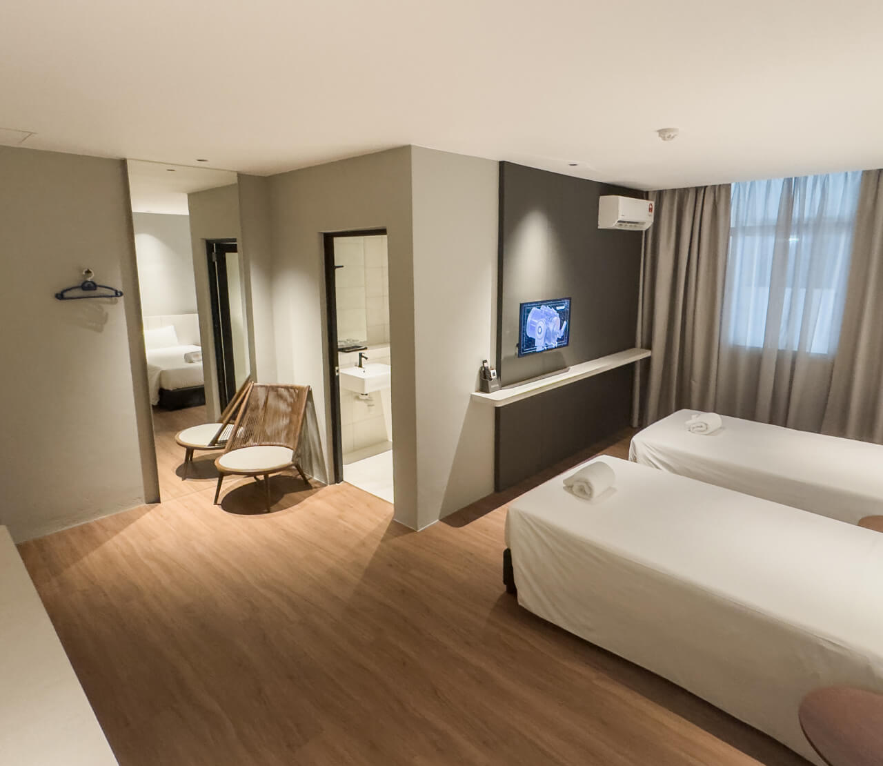 Deluxe Twin Room (With Window)