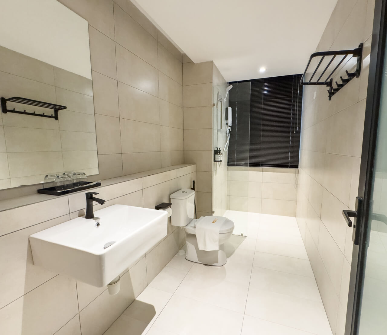 Deluxe Twin Room (With Window)