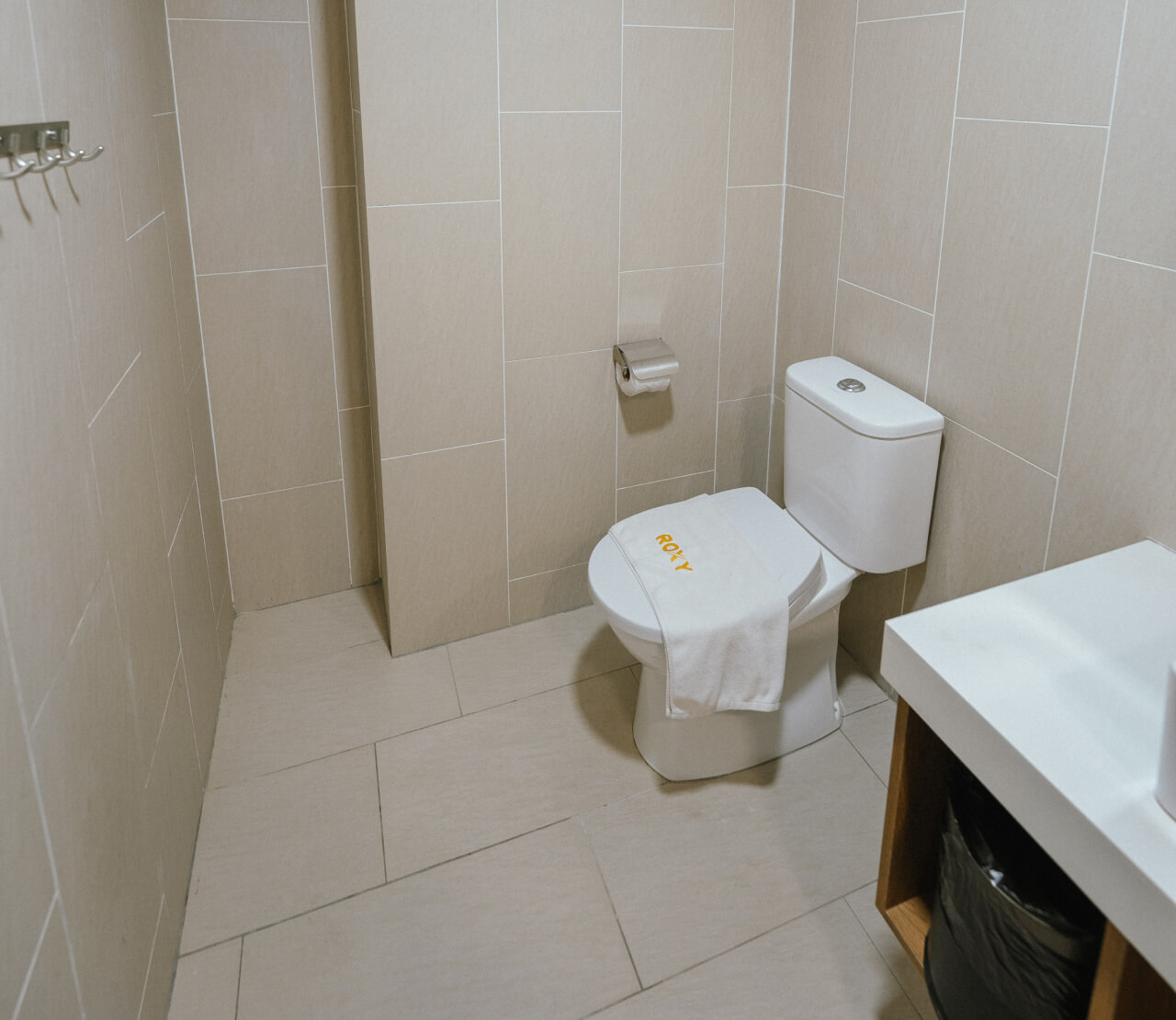 Deluxe Queen Room (No Window)